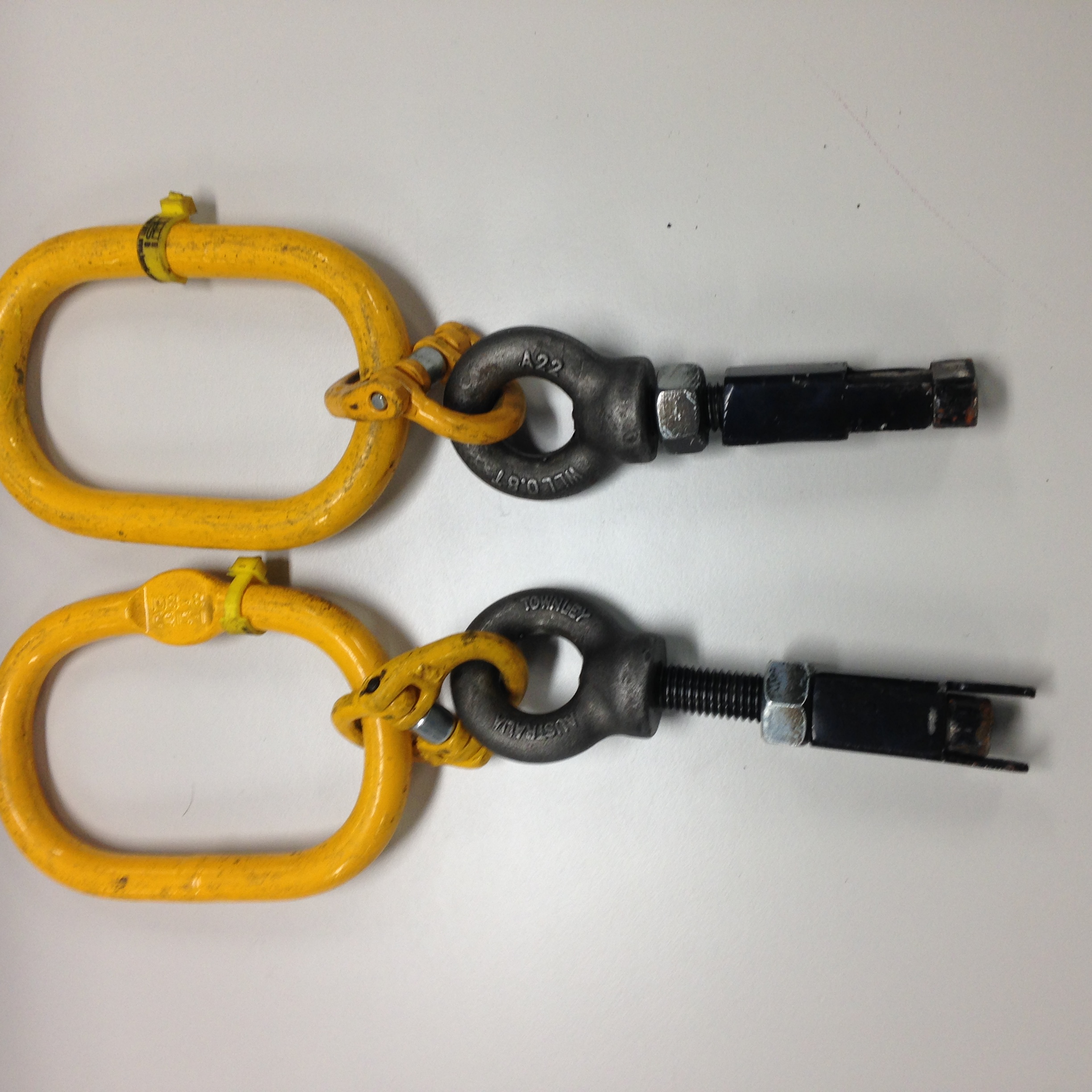 GATIC&reg; Cover Keyhole Chain Lifting Device, 1 ton SWL, 1 Pair.