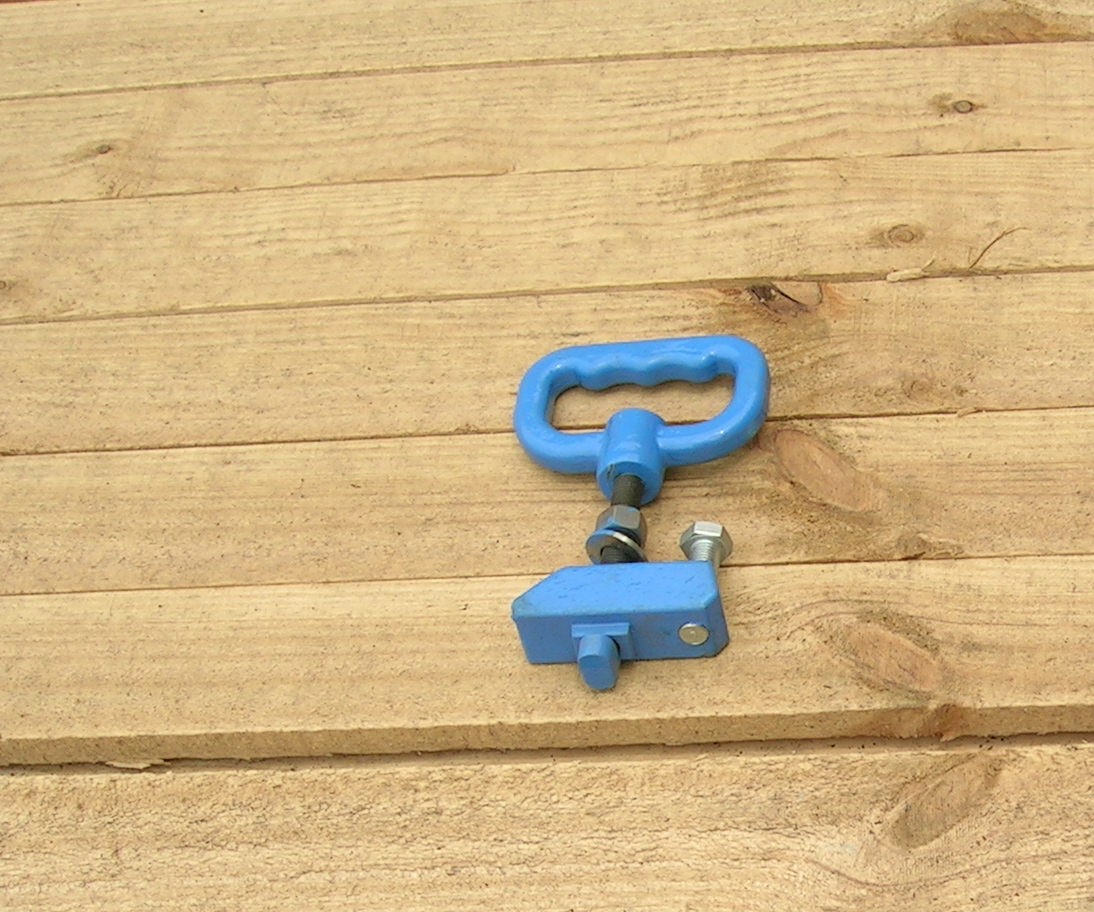 GATIC&reg; Cover, Short Handle Keyhole Seal Cracking Tool